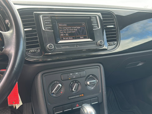 Used 2019 Volkswagen Beetle 2.0T S image 28