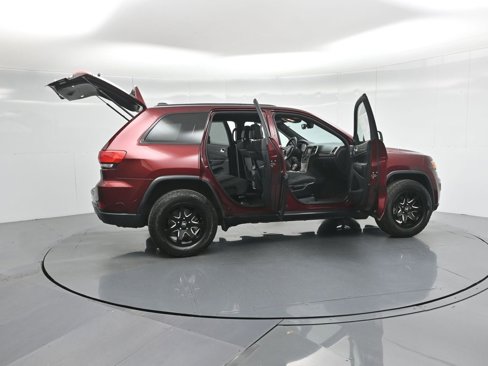 Used 2017 Jeep Grand Cherokee Laredo image 5