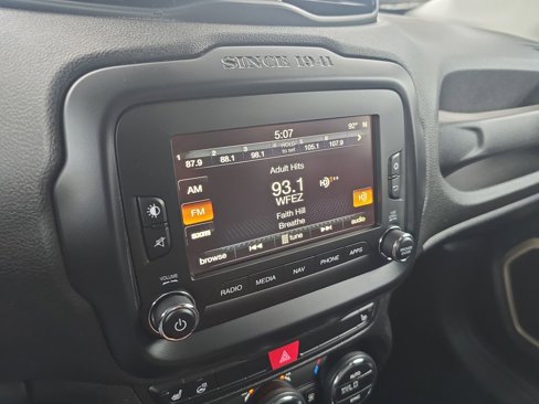 Used 2017 Jeep Renegade Limited image 25