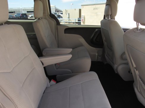 Used 2011 Chrysler Town & Country Touring image 11