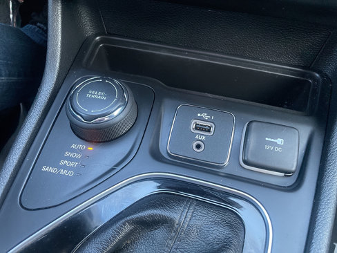 Used 2019 Jeep Cherokee Limited image 63