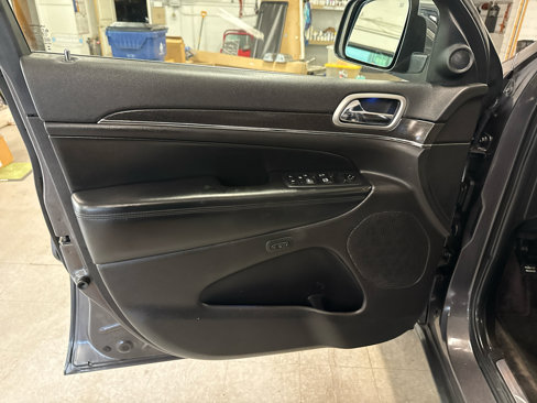 Used 2018 Jeep Grand Cherokee Limited image 24