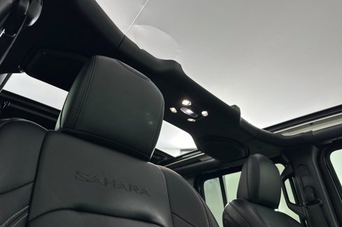 Used 2019 Jeep Wrangler Unlimited Sahara image 16