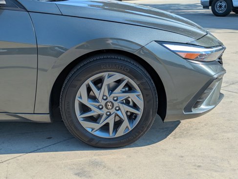 Used 2024 Hyundai Elantra SEL image 31