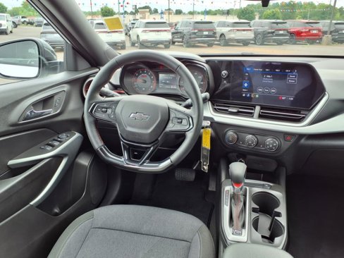 Used 2025 Chevrolet Trax RS image 23