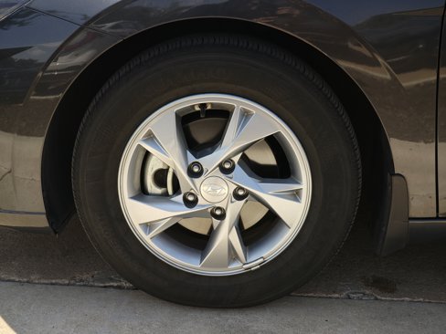 Used 2023 Hyundai Elantra SE image 30