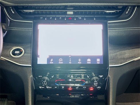 Certified 2022 Jeep Grand Cherokee Limited image 11