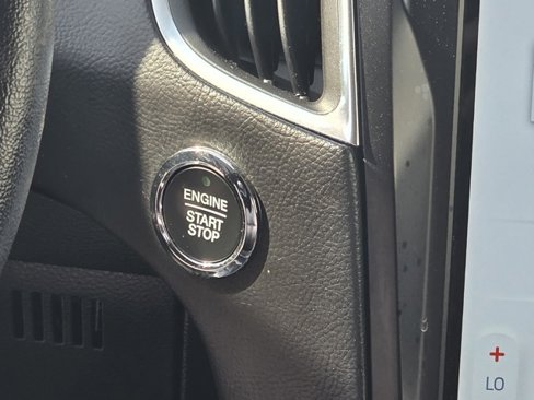 Used 2024 Ford Edge Titanium image 19