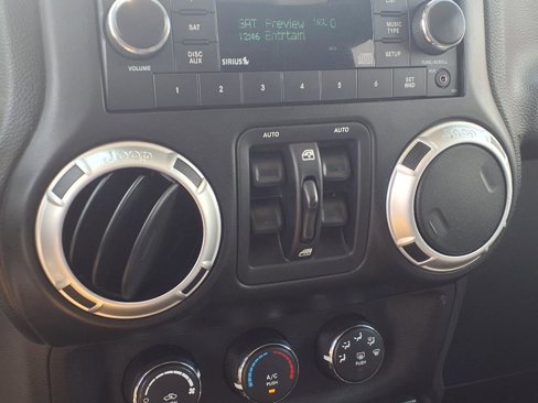 Used 2015 Jeep Wrangler Unlimited Sahara w/ Connectivity Group image 13