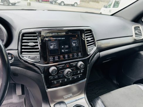 Used 2020 Jeep Grand Cherokee Laredo w/ Laredo X Package image 14