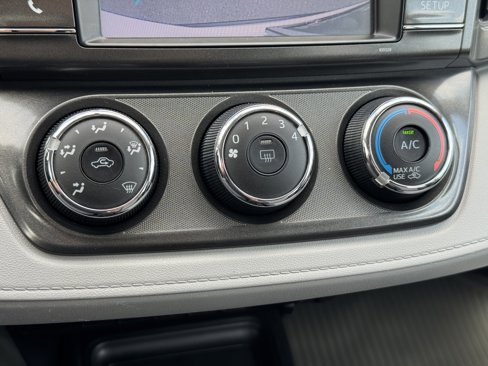 Used 2015 Toyota RAV4 LE image 23