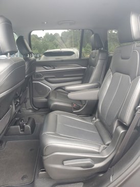 Used 2023 Jeep Grand Cherokee L Limited w/ Luxury Tech Group II image 7