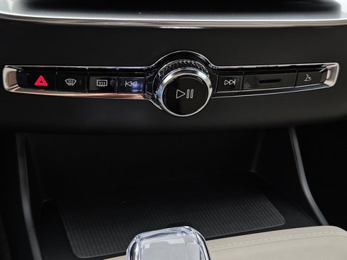 New 2026 Volvo XC90 B5 Core image 18