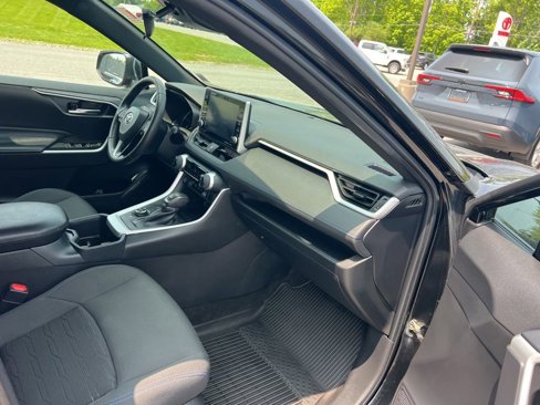 Used 2022 Toyota RAV4 SE image 12