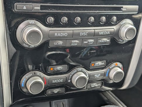 Used 2020 Nissan Pathfinder SV image 8
