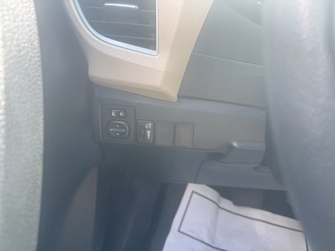 Used 2016 Toyota Corolla LE image 22