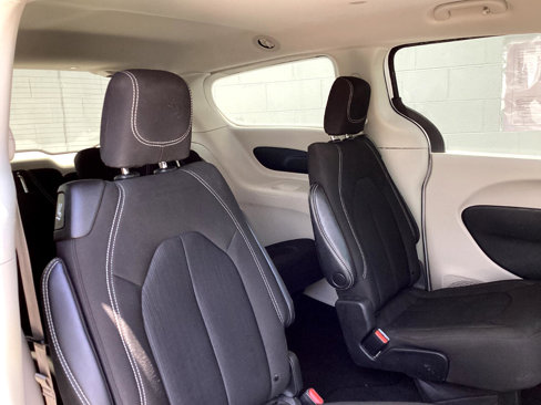 Used 2023 Chrysler Voyager LX image 10
