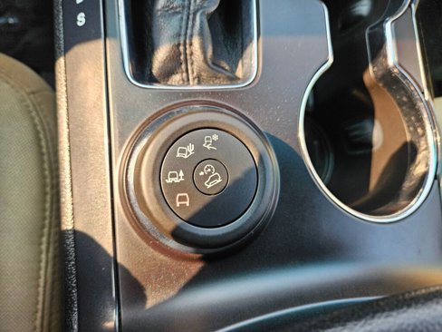 Used 2016 Ford Explorer XLT image 8