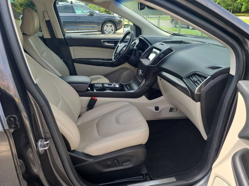 Used 2020 Ford Edge Titanium image 38