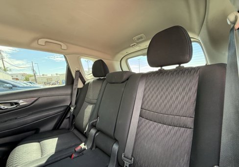Used 2017 Nissan Rogue SV image 7
