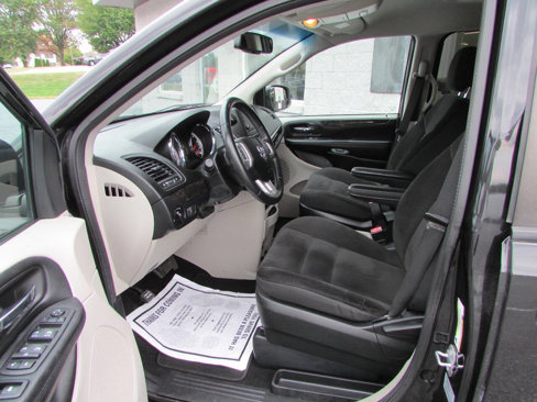 Used 2017 Dodge Grand Caravan SE w/ Power Window Group image 8