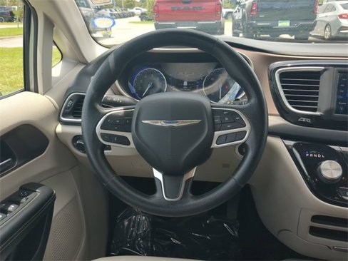 Used 2021 Chrysler Voyager Lxi image 16