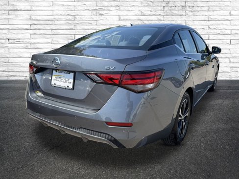 Used 2022 Nissan Sentra SV image 3