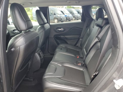 Used 2021 Jeep Cherokee Latitude Plus image 30