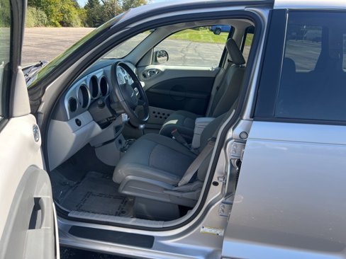 Used 2010 Chrysler PT Cruiser image 8