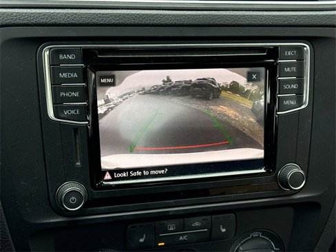 Used 2017 Volkswagen Jetta SE image 19