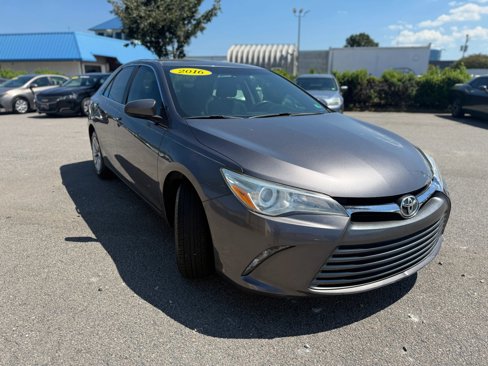 Used 2016 Toyota Camry LE image 5