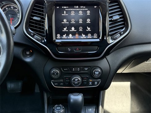 Used 2019 Jeep Cherokee Limited image 23