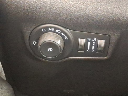 Used 2022 Jeep Compass Latitude image 23