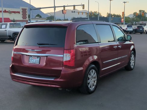 Used 2016 Chrysler Town & Country Touring w/ Driver Convenience Group image 3