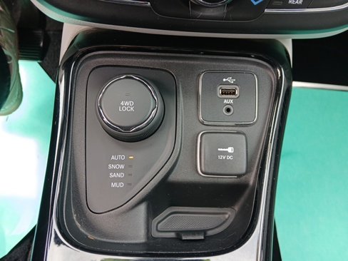 Used 2018 Jeep Compass Limited w/ Navigation Group image 22