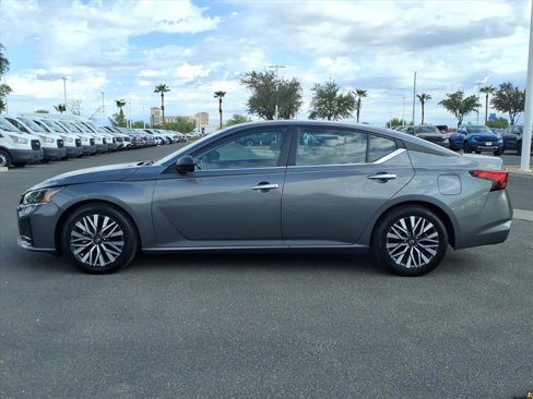 Used 2024 Nissan Altima 2.5 SV image 2