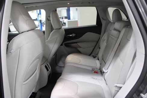 Used 2019 Jeep Cherokee Limited w/ Luxury Group image 22