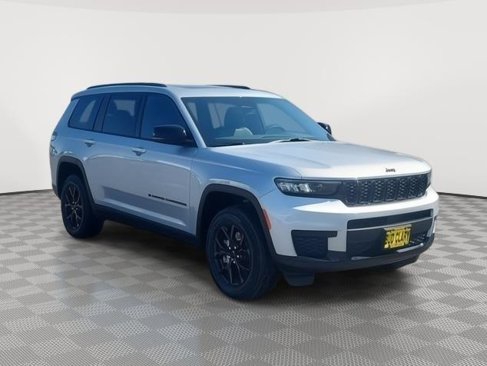New 2025 Jeep Grand Cherokee L Altitude image 7