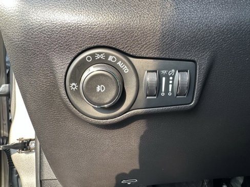 Certified 2022 Jeep Compass Latitude image 19