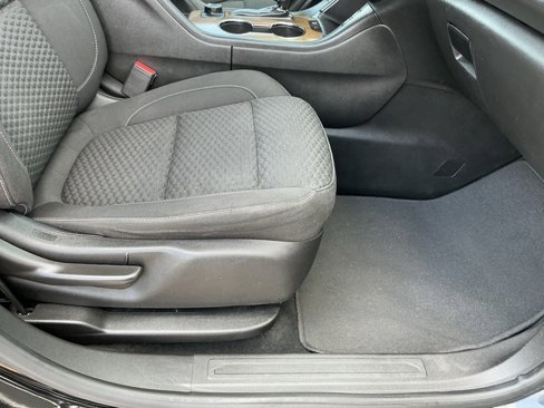 Used 2017 GMC Acadia SLE image 27