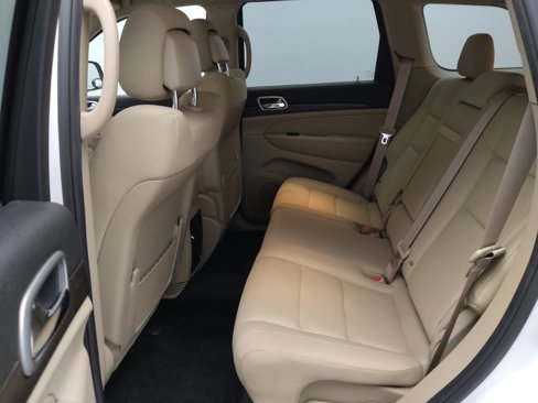 Used 2018 Jeep Grand Cherokee Laredo image 18