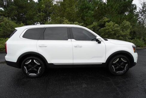 Used 2023 Kia Telluride S w/ S Sunroof Package image 2
