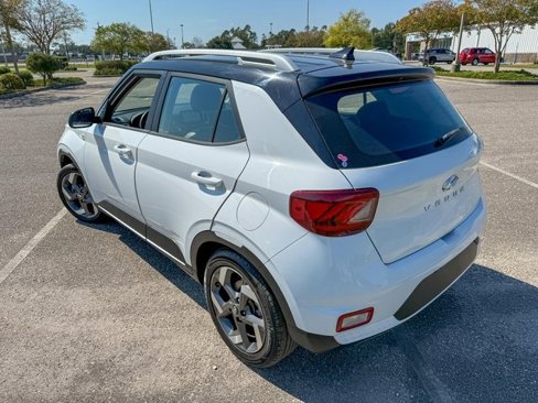 Used 2022 Hyundai Venue Limited w/ Cargo Package image 4