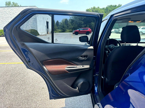 Used 2019 Nissan Kicks SR image 13