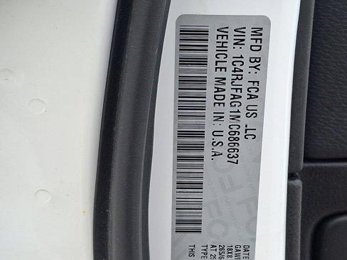 Used 2021 Jeep Grand Cherokee Laredo image 25