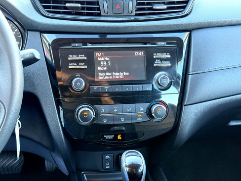 Used 2017 Nissan Rogue S image 20