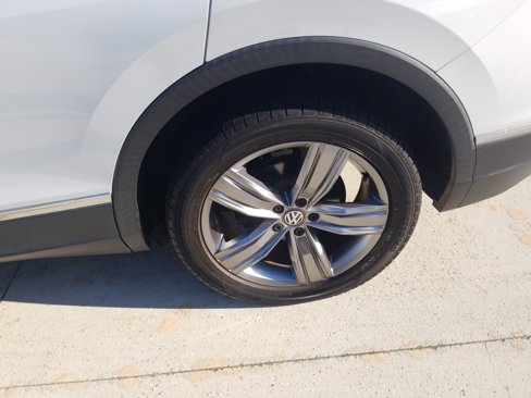 Used 2018 Volkswagen Tiguan SEL Premium image 22