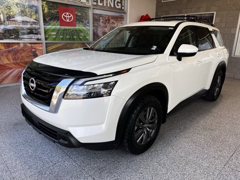 Used 2022 Nissan Pathfinder SV w/ SV Premium Package image 3