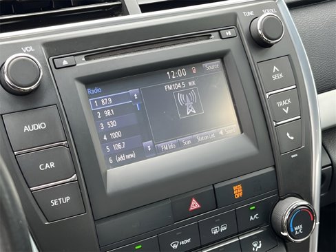 Used 2016 Toyota Camry SE image 19