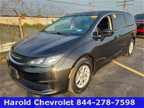 Used 2017 Chrysler Pacifica LX image 1